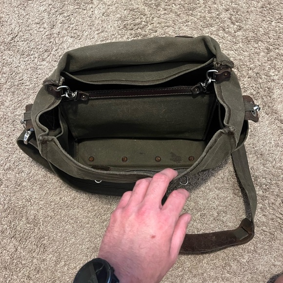 Saddleback Leather Mountainback Collection - *Original* Messenger Bag - Picture 10 of 16